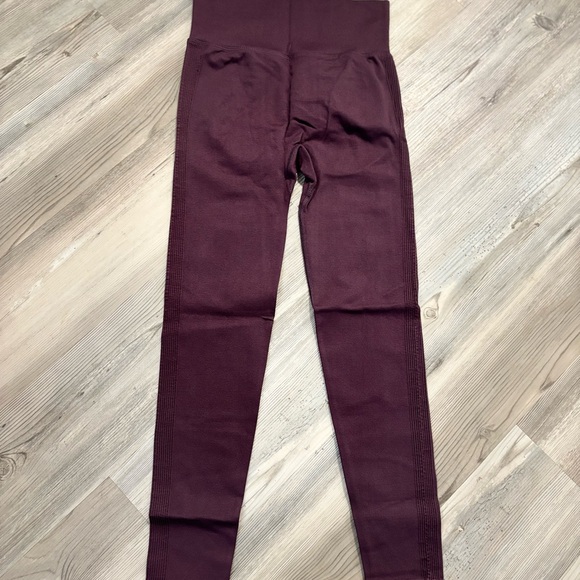 High-Waisted Leggings  NWT - Picture 3 of 3